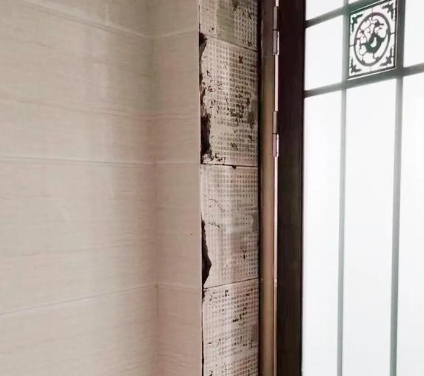 海口瓷砖空鼓免砸砖维修公司分享吸水砖泡水时间不够或过长都会对瓷砖铺贴效果产生影响